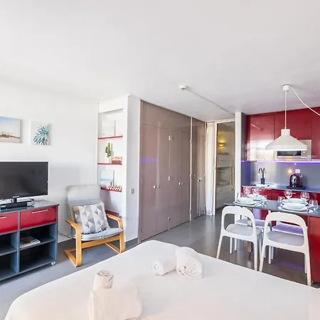 #070 T0 Edificio By Holidays Daire *